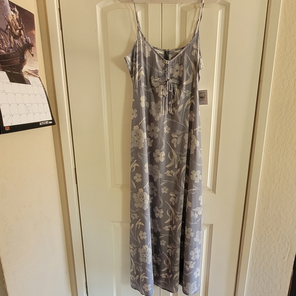 NWT O'neill Floral Maxi Dress in Grayblue and White. XL